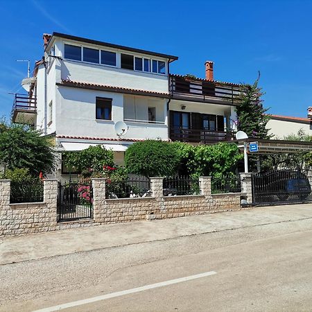 Apartments Anic Novigrad  Екстер'єр фото