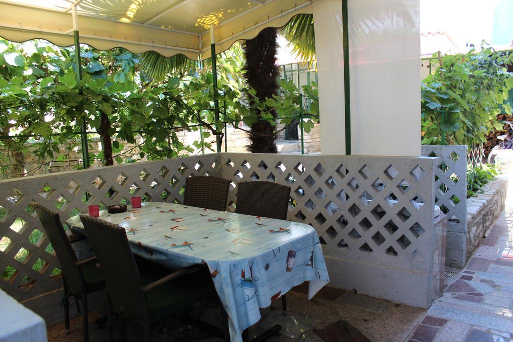 Apartments Anic Novigrad  Екстер'єр фото